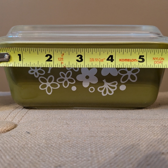 3 Small Vintage Pyrex Glass Containers with Lids - Picture 10 of 12